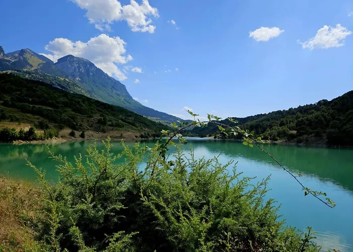 Qafe Dardha - Tomorr National Park بيت ضيافة