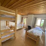 Maison d'hôtes Qafe Dardha - Tomorr National Park Qafe Dardhe